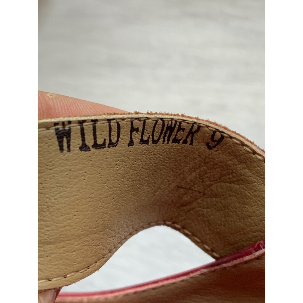 Red Floral Mary Jane Heels with Textured Strap - Picture 7 of 11